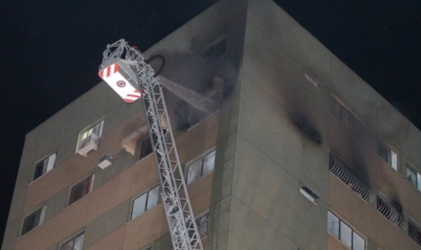 Idosa morre carbonizada em incêndio em apartamento de Campos