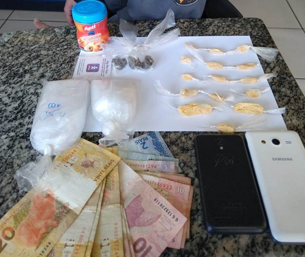 Jovem preso com cocaína, maconha e materiais para endolação em SJB