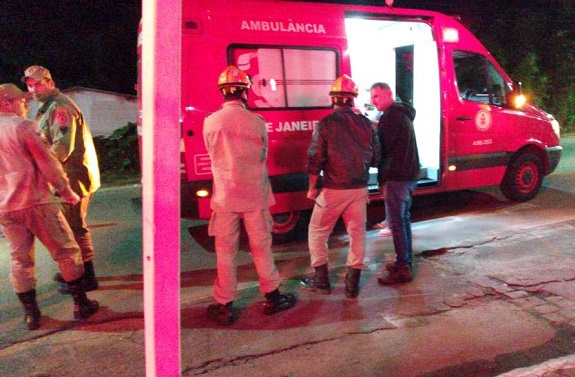 Motociclista ferido em acidente no Centro de SJB