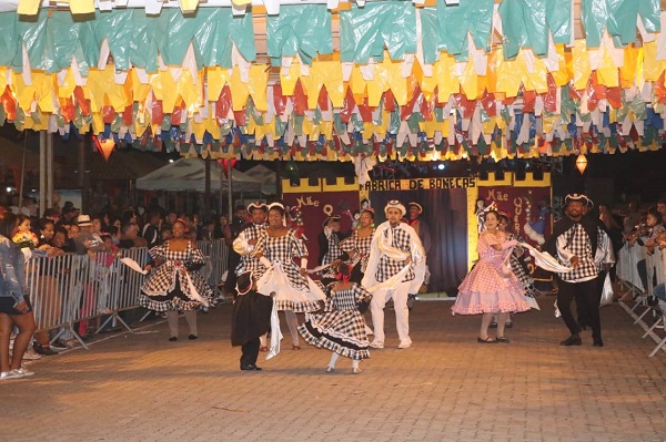 Quadrilha Mãe querida e shows animam abertura do Arraiá Gastronômico de Grussaí