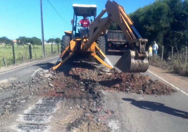 Prefeitura de SJB faz manutenção de estradas