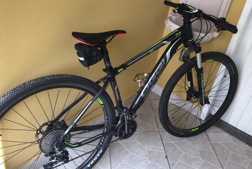 Casa invadida e bicicleta furtada em SJB