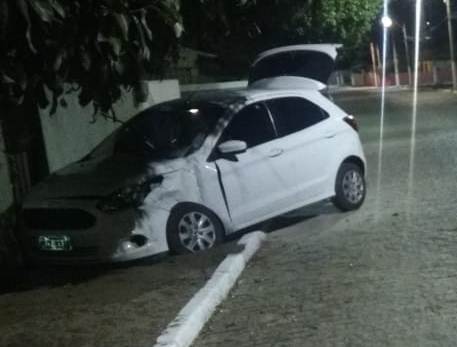 Homem ferido em acidente envolvendo carro e ônibus em SJB