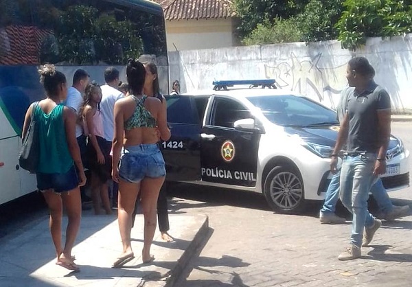 Filha suspeita de matar o pai com faca durante discussão é apreendida em Campos