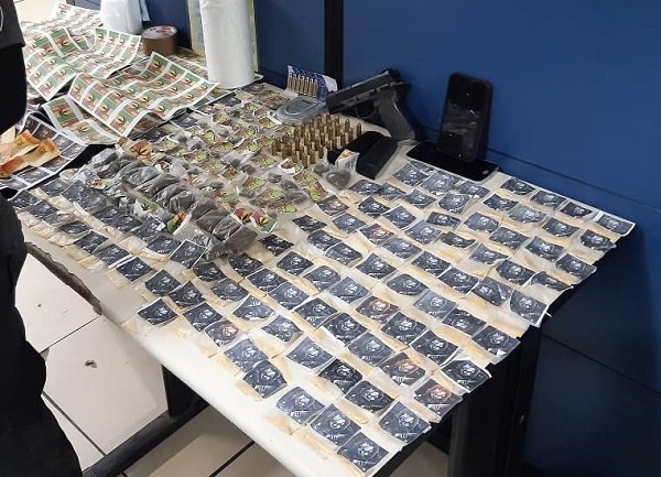 Quatro detidos com pistola, munições, maconha e cocaína em SFI