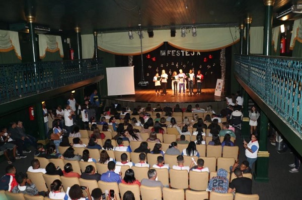 Terceira edição do Festival da Canção da EJA movimenta alunos da rede municipal de SJB