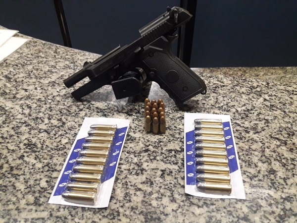 Jovens presos com pistola e munições em SFI