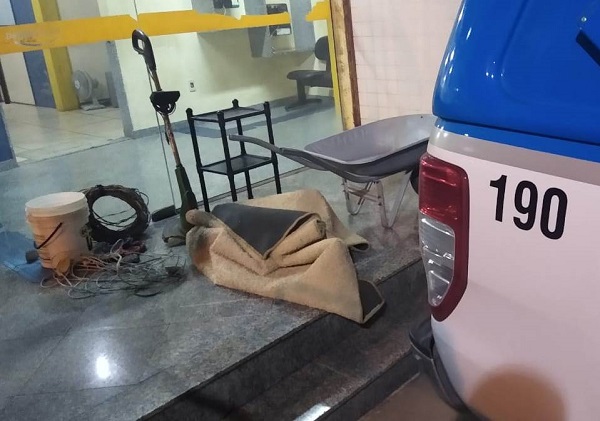 Mulher invade residência, furta materiais e é presa pela PM em SJB
