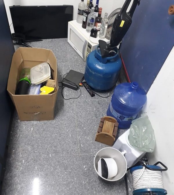 Adolescentes apreendidos e jovem detido por furto em residência em Atafona