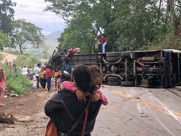 Acidente com ônibus deixa quatro mortos em Cachoeiro de Itapemirim