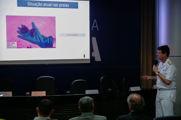 Órgãos que monitoram óleo no litoral dizem que situação é estável