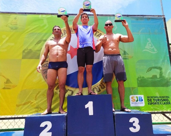 Matheus Monteiro é campeão na natação em SJB
