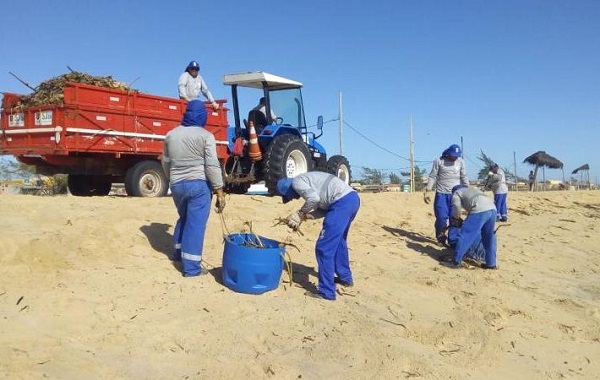 Prefeitura de SJB faz força-tarefa para limpeza das praias
