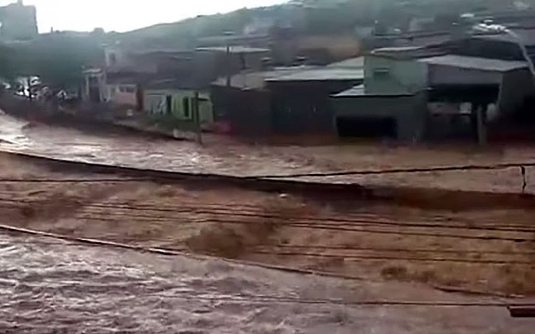 Sobe para 12 o número de mortes causadas pelas chuvas em Minas Gerais