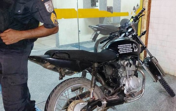 Motociclista apreendido por direção perigosa e perturbação do sossego em SJB