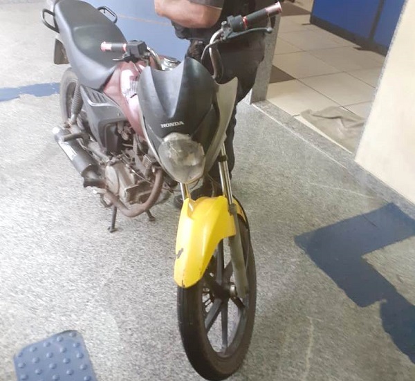 Jovem detido com motocicleta roubada de residência em SJB