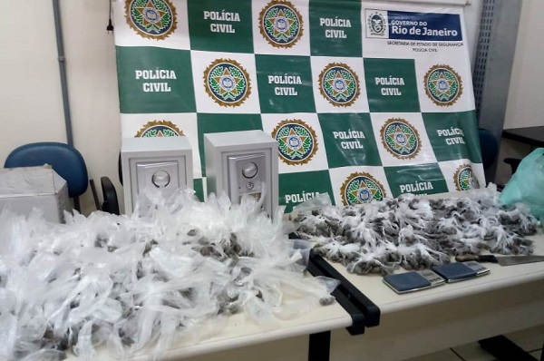 Quatro presos com drogas após troca de tiros com a Polícia Civil em SJB