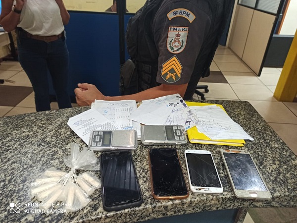 Dois homens e uma mulher presos com cocaína dentro de pousada em Grussaí