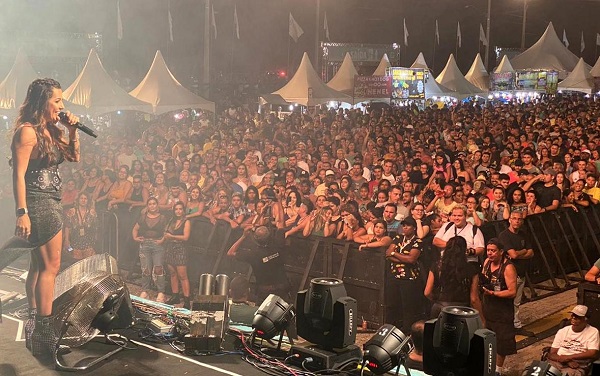 Lauana Prado encanta Balneário e Zé Felipe canta para multidão no Açu