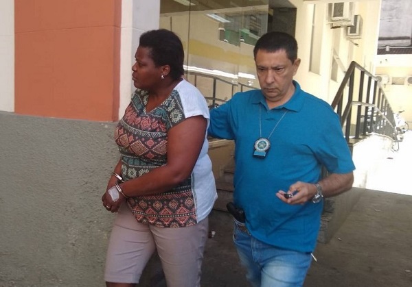 Mulher é presa no Rio por simular sintomas do coronavírus