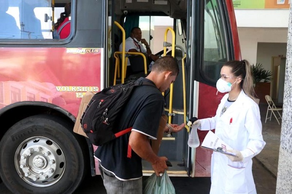 Ônibus das linhas municipais passam higienização diariamente