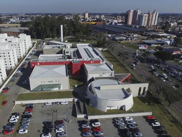 Esgotamento de leitos para covid-19 está próximo no Rio