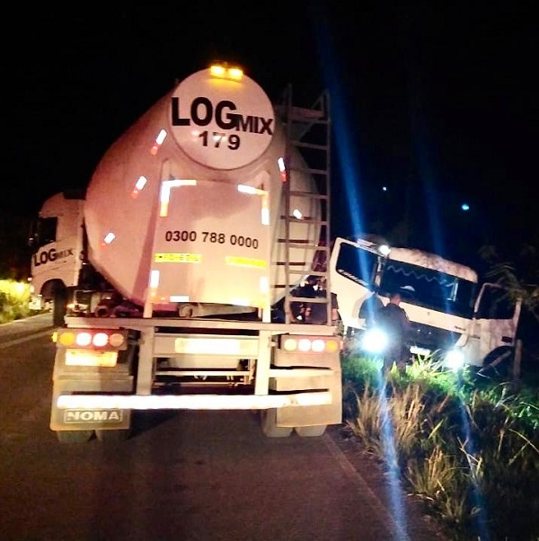 Perseguição policial em três municípios termina com caminhão recuperado em SJB