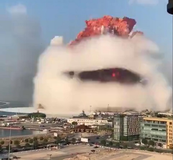 Forte explosão na região portuária de Beirute deixa vários feridos