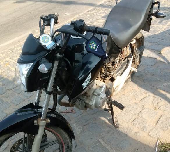 Jovem detido com motocicleta furtada em Atafona