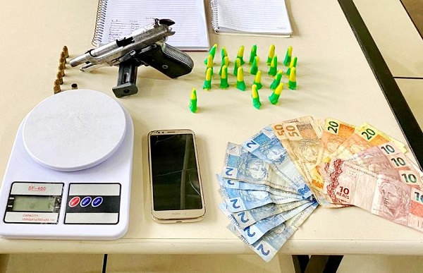 Jovem preso com pistola, munições e droga em SJB