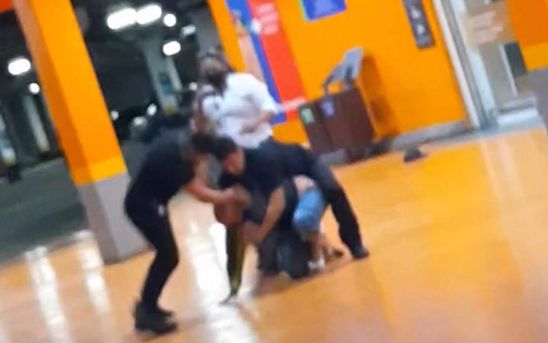 Homem negro é espancado e morto em supermercado de Porto Alegre