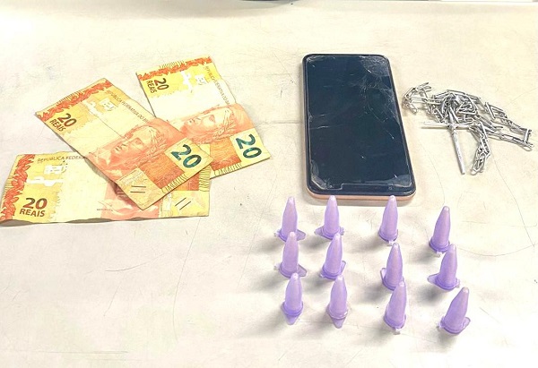 Homem detido e adolescente apreendido com droga em SJB