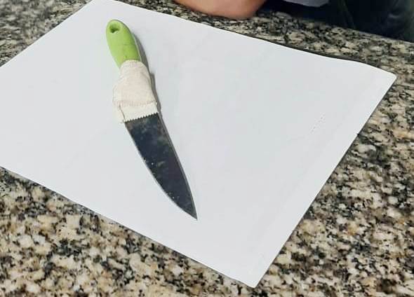 Homem preso com faca após furtar bicicleta de mulher em SJB