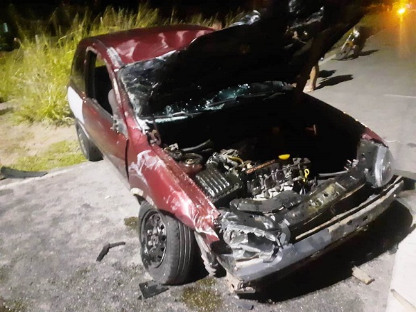 Colisão seguida de capotamento deixa homem ferido na BR 356, em SJB
