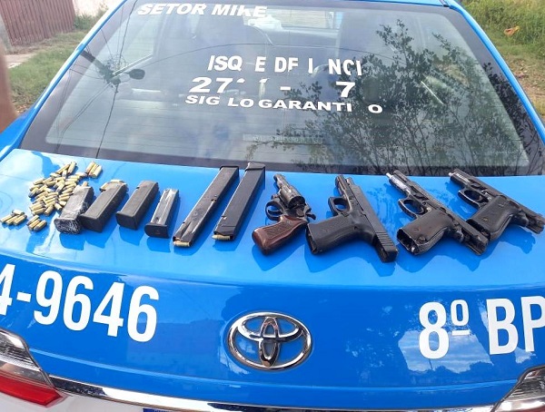 Sete homens presos com revólver e pistolas em SFI