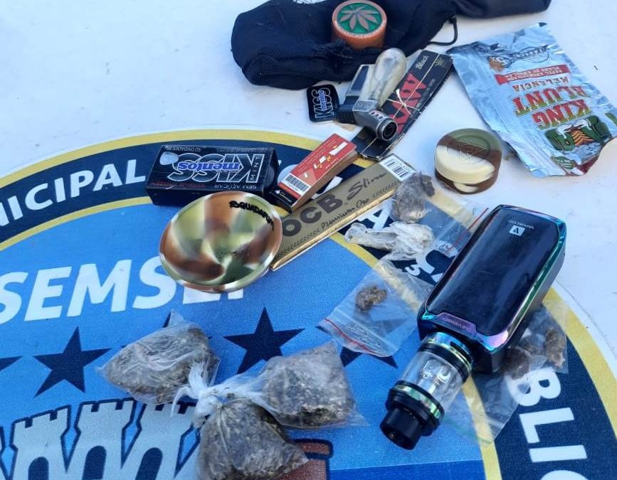 Jovens detidos com drogas em praia de SJB