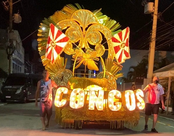 Escola de Samba Congos faz ato simbólico na avenida do samba em SJB