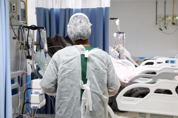 Serviço humanizado no sepultamento de vítimas da Covid-19 em SJB