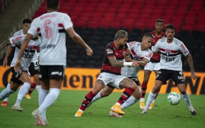 Flamengo visita São Paulo em busca de título do Brasileiro