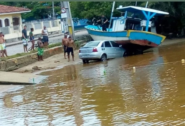 *Vídeo* – Carro colide com barco em SFI