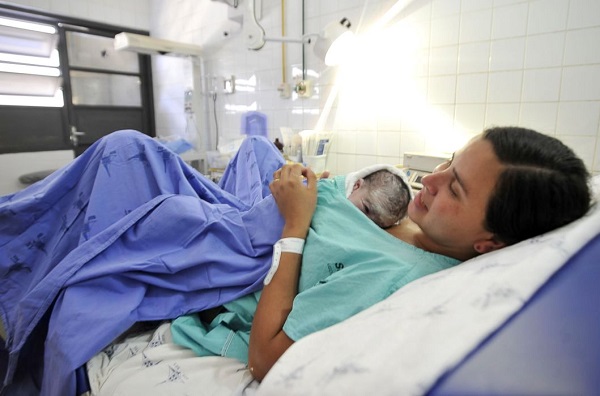 Salário-maternidade pode ser estendido para mães em caso de internação