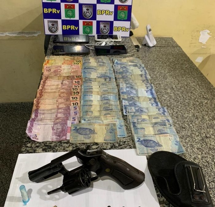 Três presos com revólver suspeitos de praticar assaltos em SJB