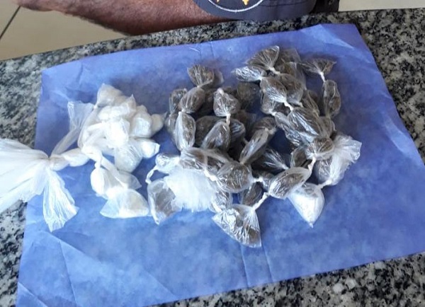 PM apreende drogas em SJB