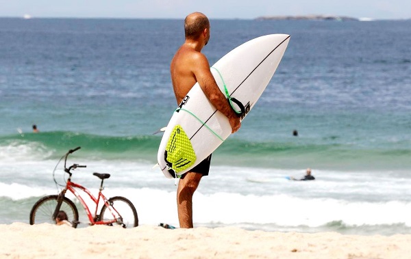 Rio libera praias no fim de semana e acaba com o toque de recolher