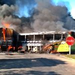 Passageiros pulam de ônibus em chamas em Bom Jesus do Itabapoana