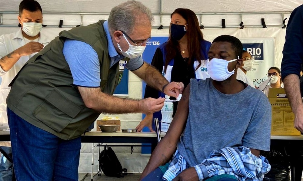 Brasil aplica mais de 2,56 milhões de doses de vacina em 24 horas