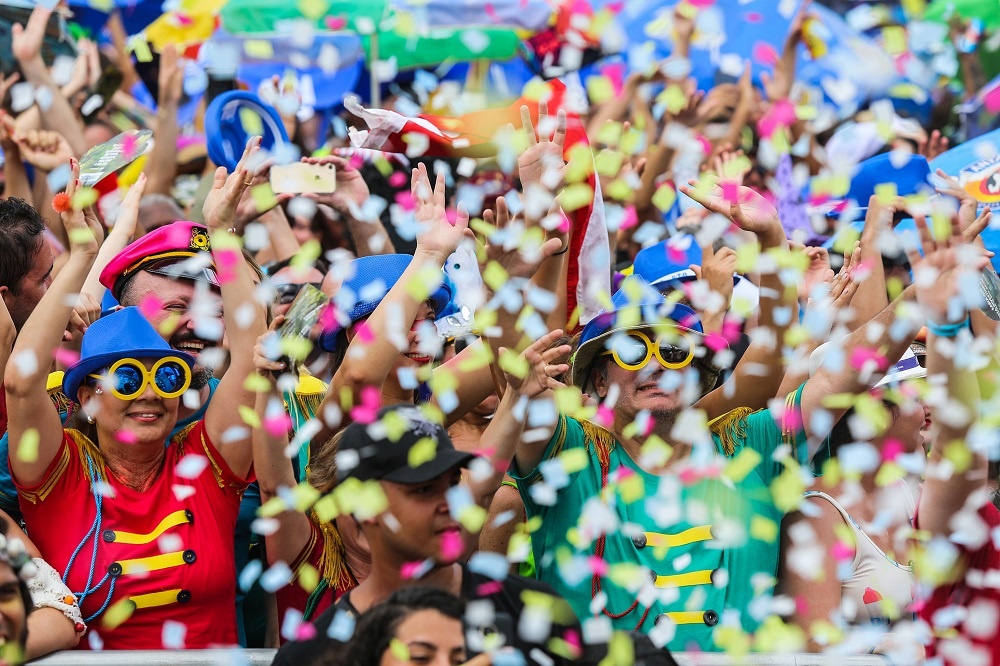 Com novos casos de covid-19, Rio cancela blocos de rua no carnaval