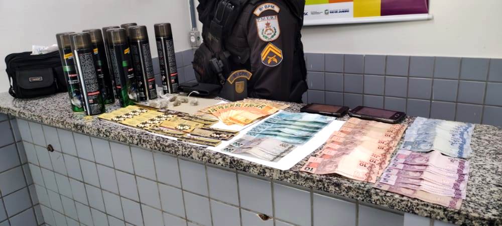 Taxista é preso transportando material para o tráfico de drogas de Campos