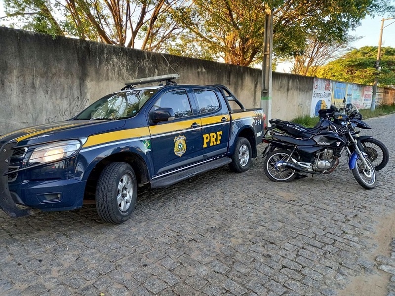 Perseguição policial termina com casal preso pela PRF em Campos