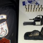 PM prende homem com revólver e munições em SFI